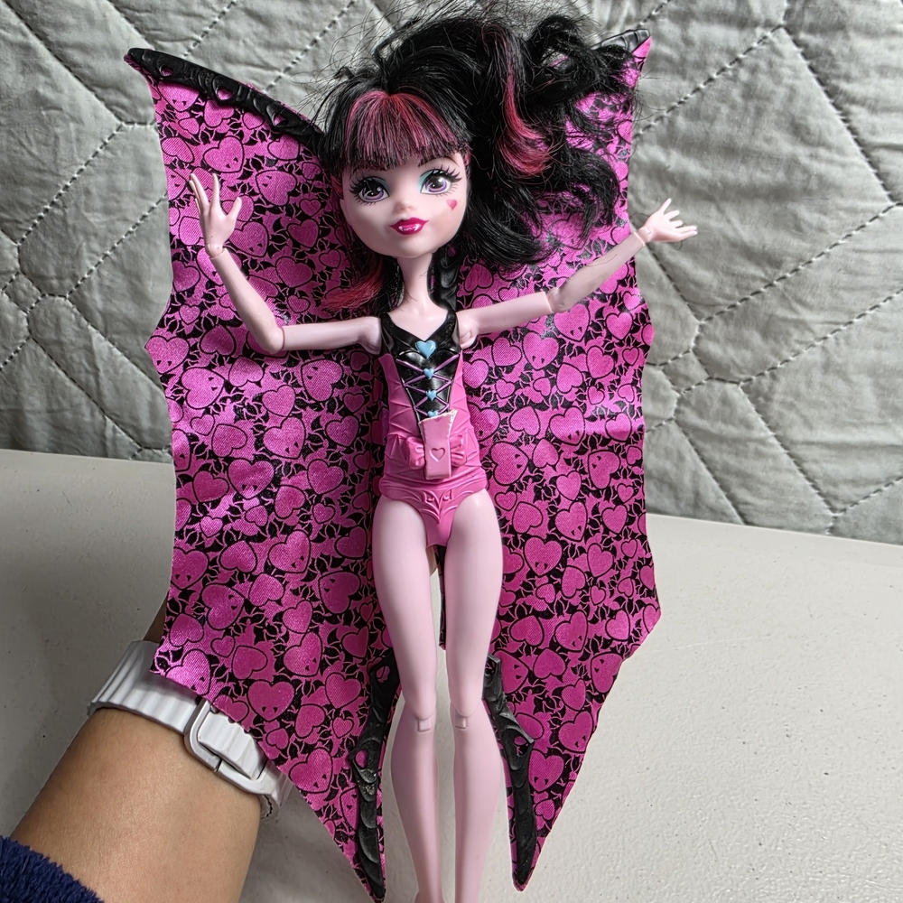 Monster High Draculaura Bat Wings Doll Accessory - Hot Pink & Black